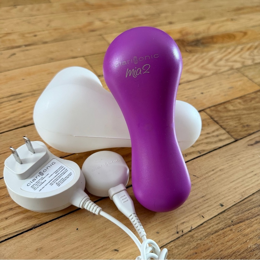 Clarisonic Mia 2 Facial Cleansing Device | Charger + New Brush Included